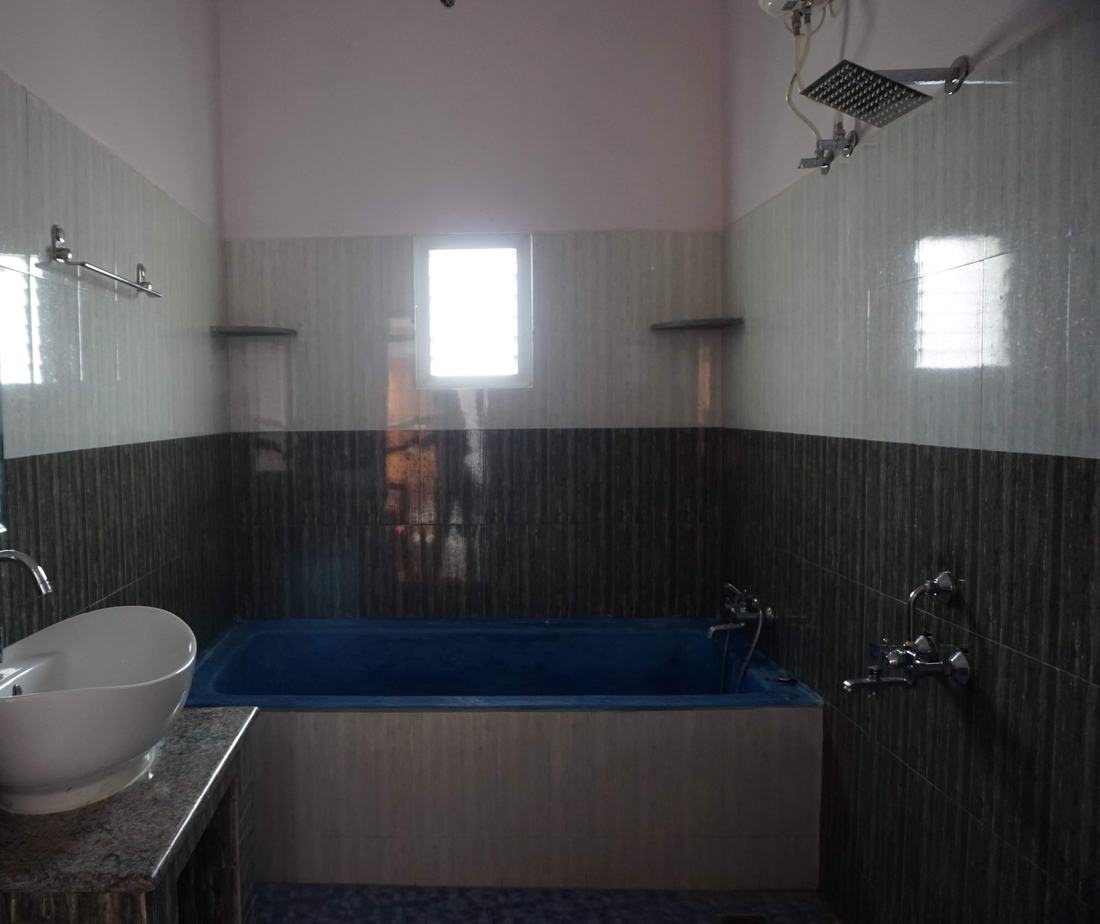 Jala room G2, Art Le Cafe Auroville — bathroom with bathtub and shower