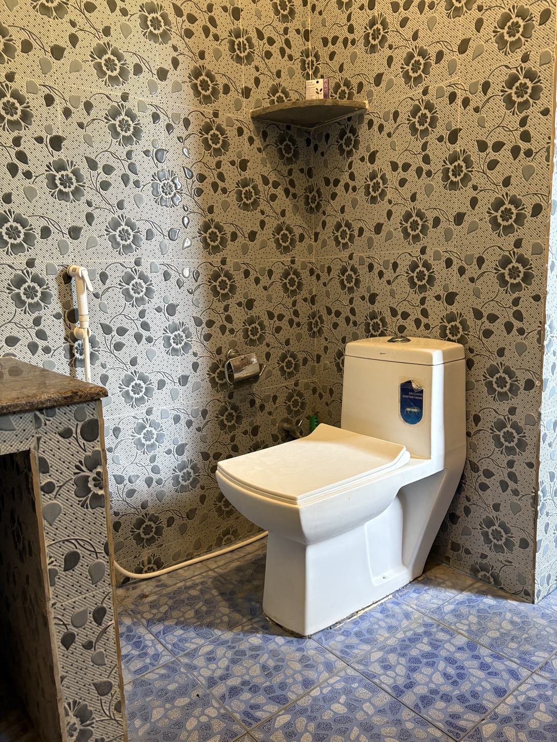 Agni room G3, Art Le Cafe Auroville — bathroom toilet