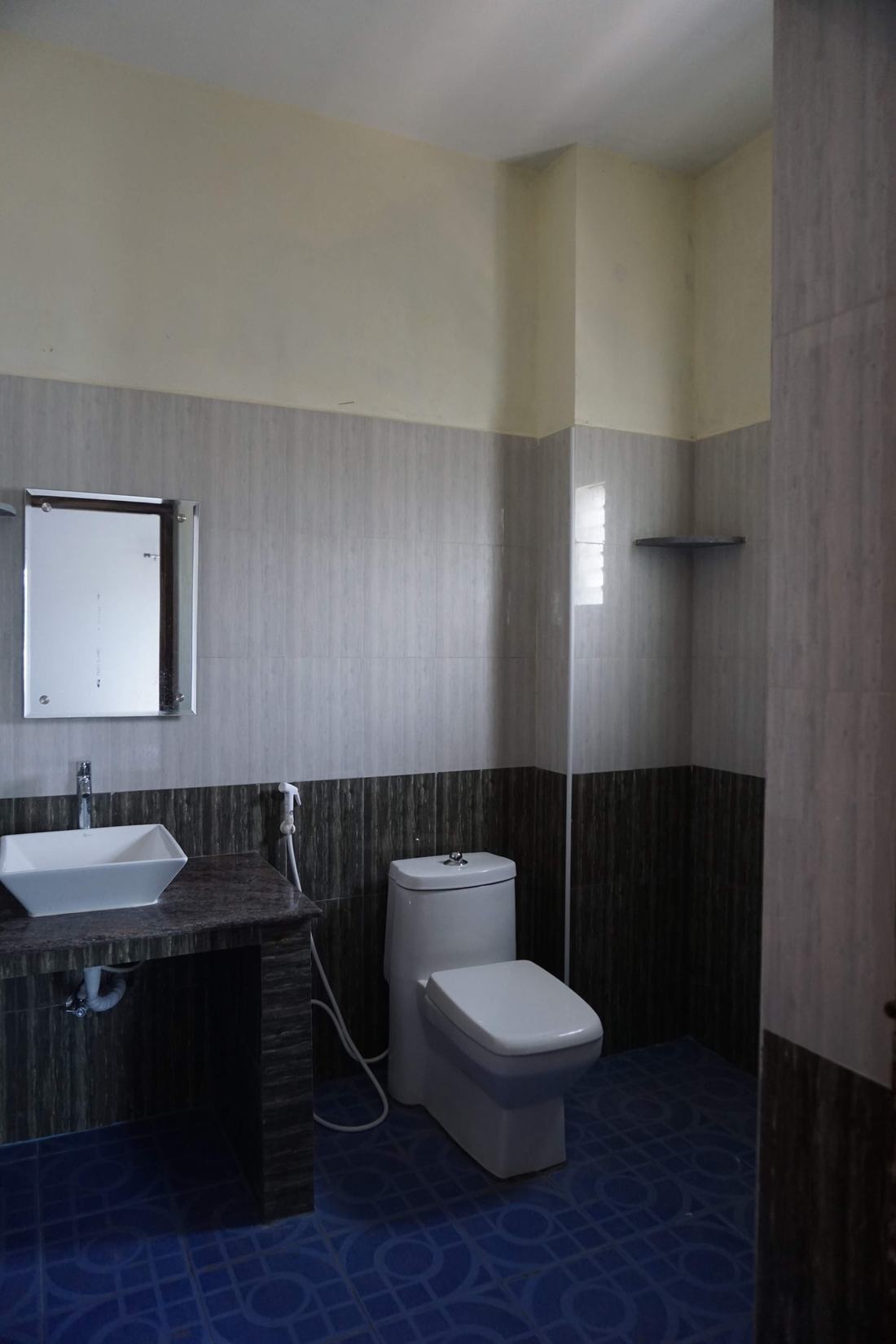 Vayu room G4, Art Le Cafe Auroville — bathroom sink and toilet
