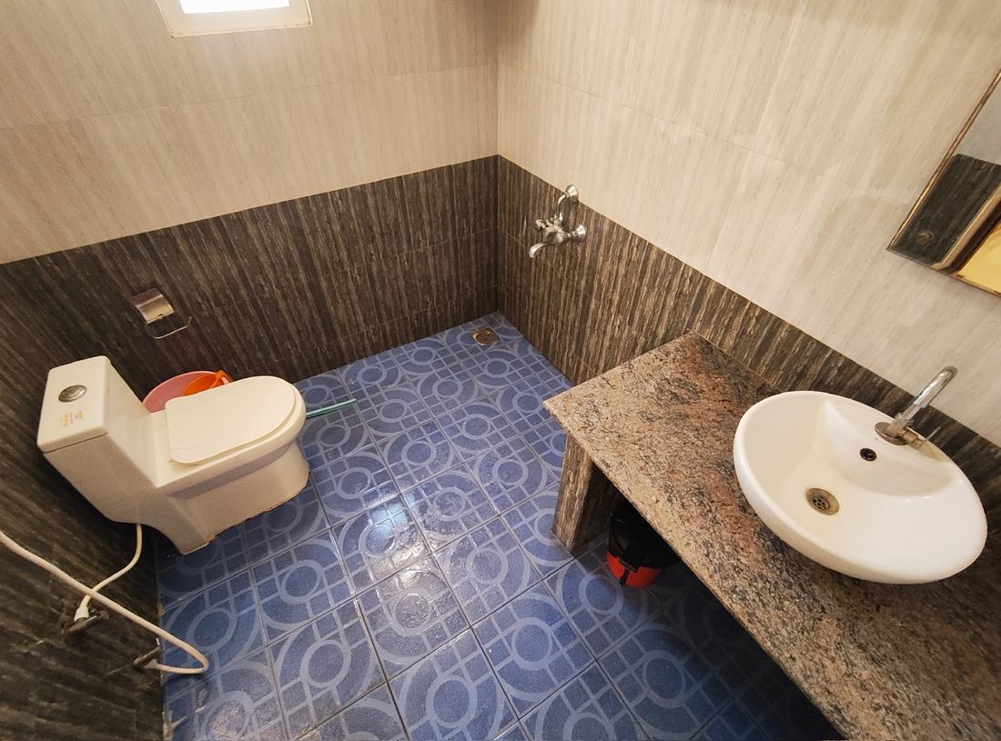 Aakash room G5, Art Le Cafe Auroville — bathroom with sink and toilet
