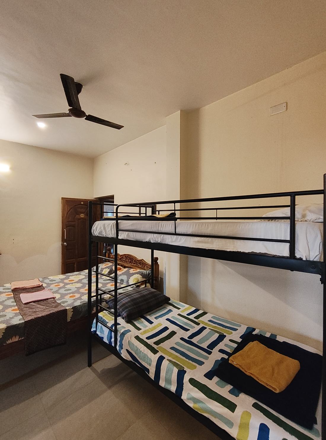 Arcadia room F8, Art Le Cafe Auroville — bunk bed and single bed
