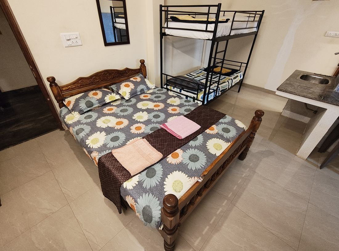Arcadia room F8, Art Le Cafe Auroville — double bed and bunk bed layout