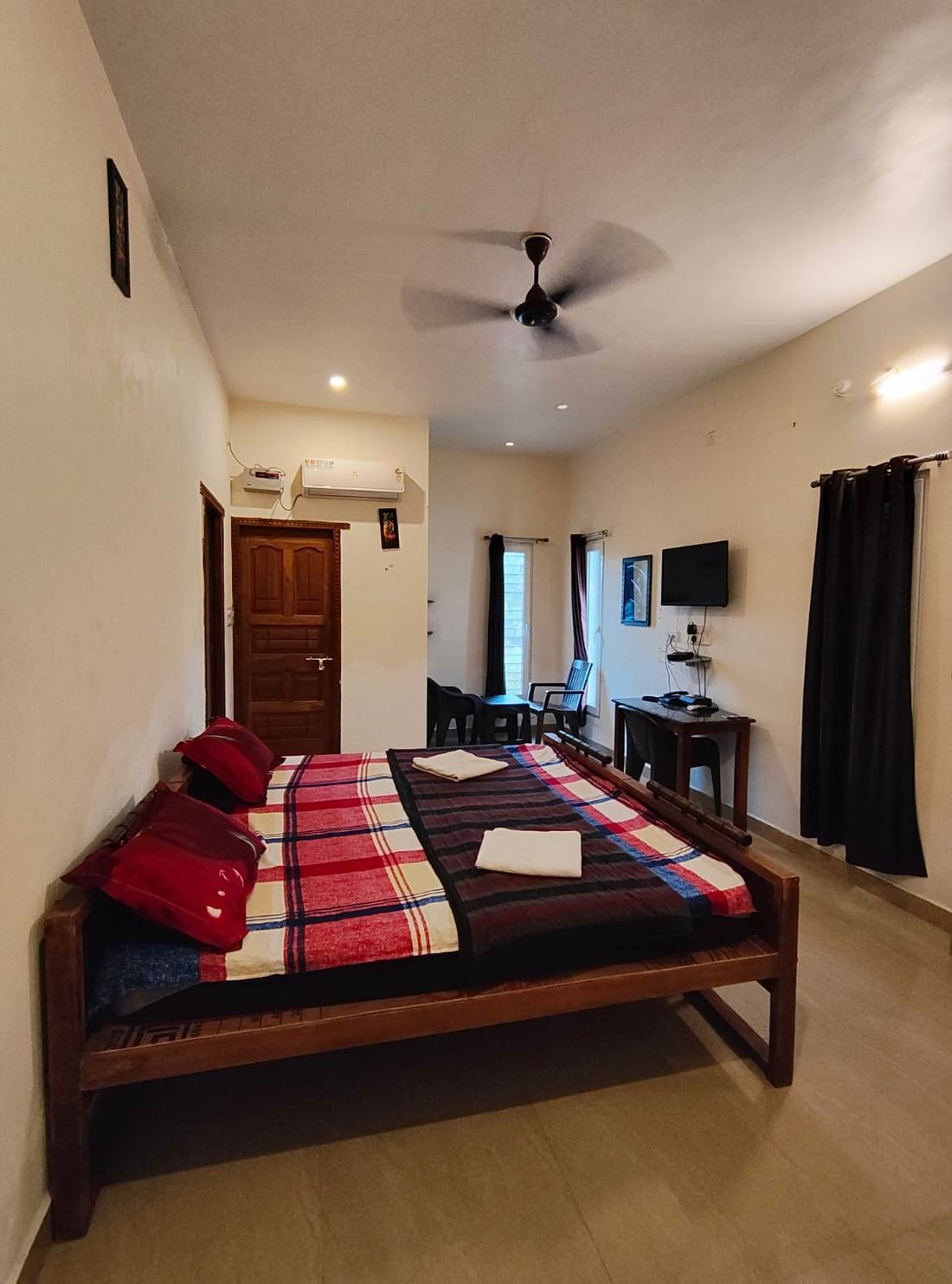 Brahmapura room F10, Art Le Cafe Auroville — bed with seating and desk