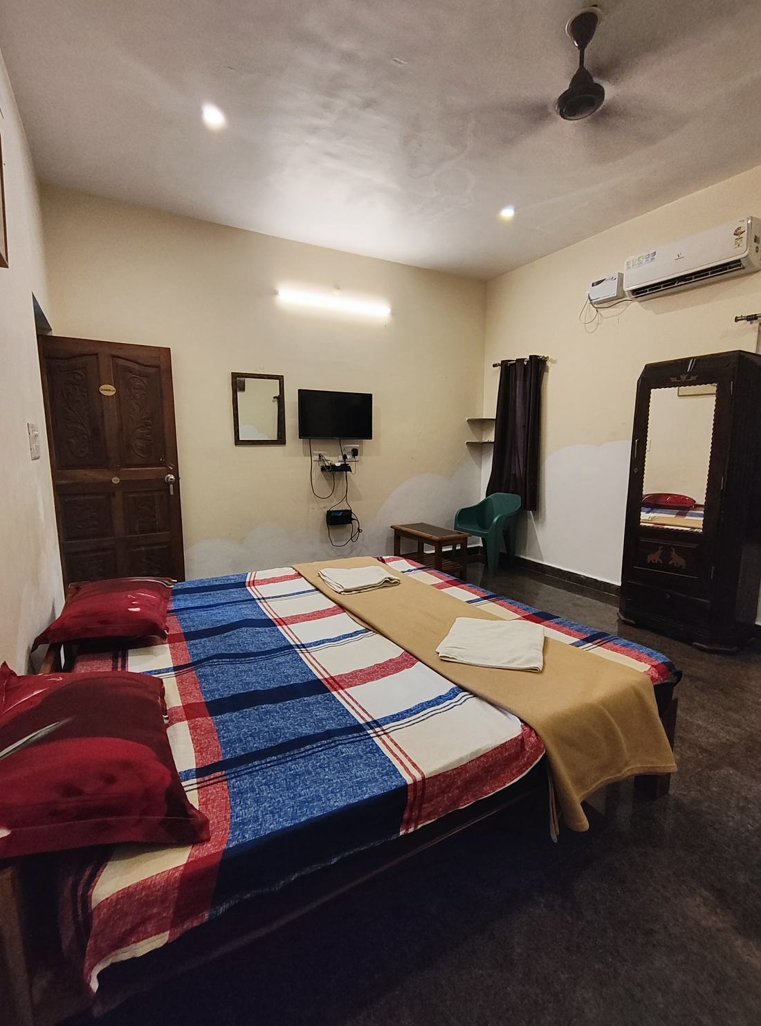 Shangri-La room F14, Art Le Cafe Auroville — bed and TV
