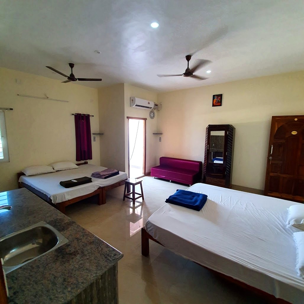 Lakshmi room S22, Art Le Cafe Auroville — beds and sink